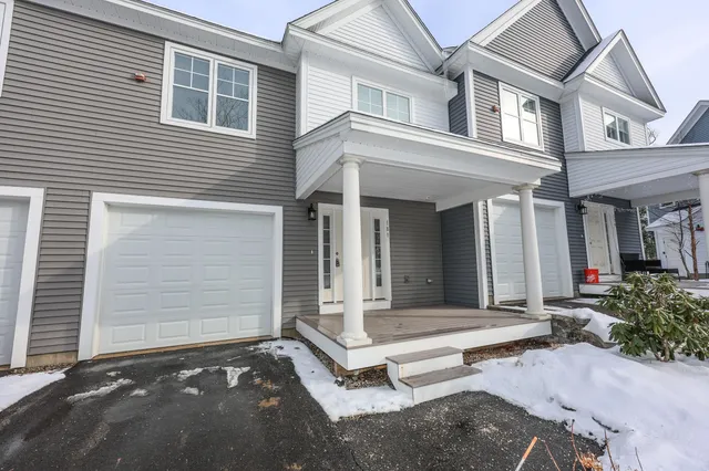 $575,000 | 181 Knollwood Way, Manchester, NH 03102