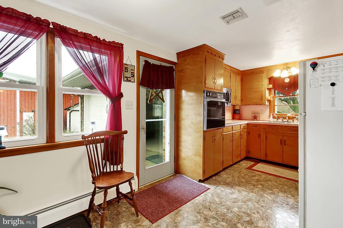 1619 Camber Lane Spring Grove, PA 17362 - Photo 5 of 27 Gallery Image 5