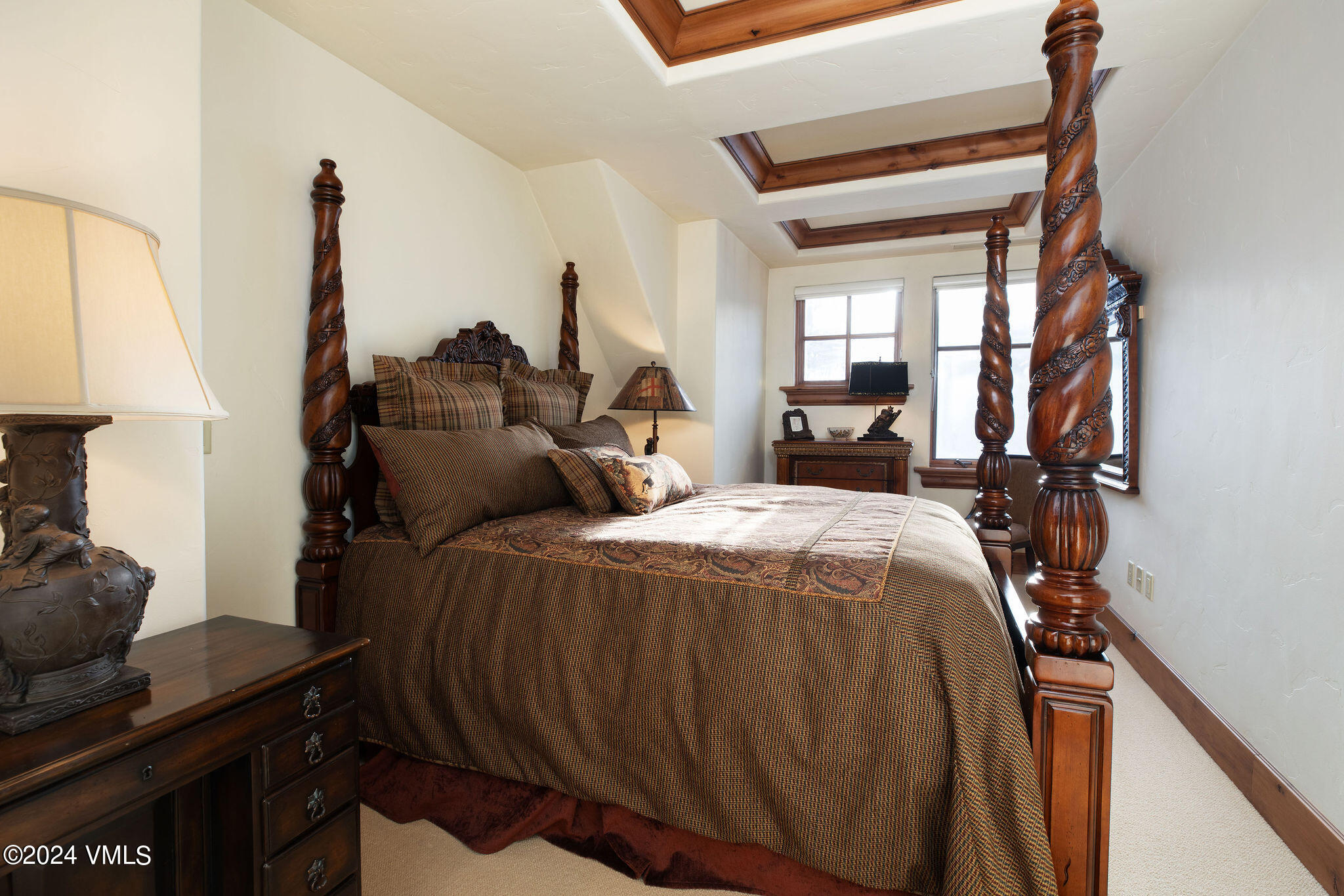 130 Daybreak Ridge Road, Unit R1007 Avon, CO 81620 - Photo 17 of 40 ritz_1007_interior_bed_03