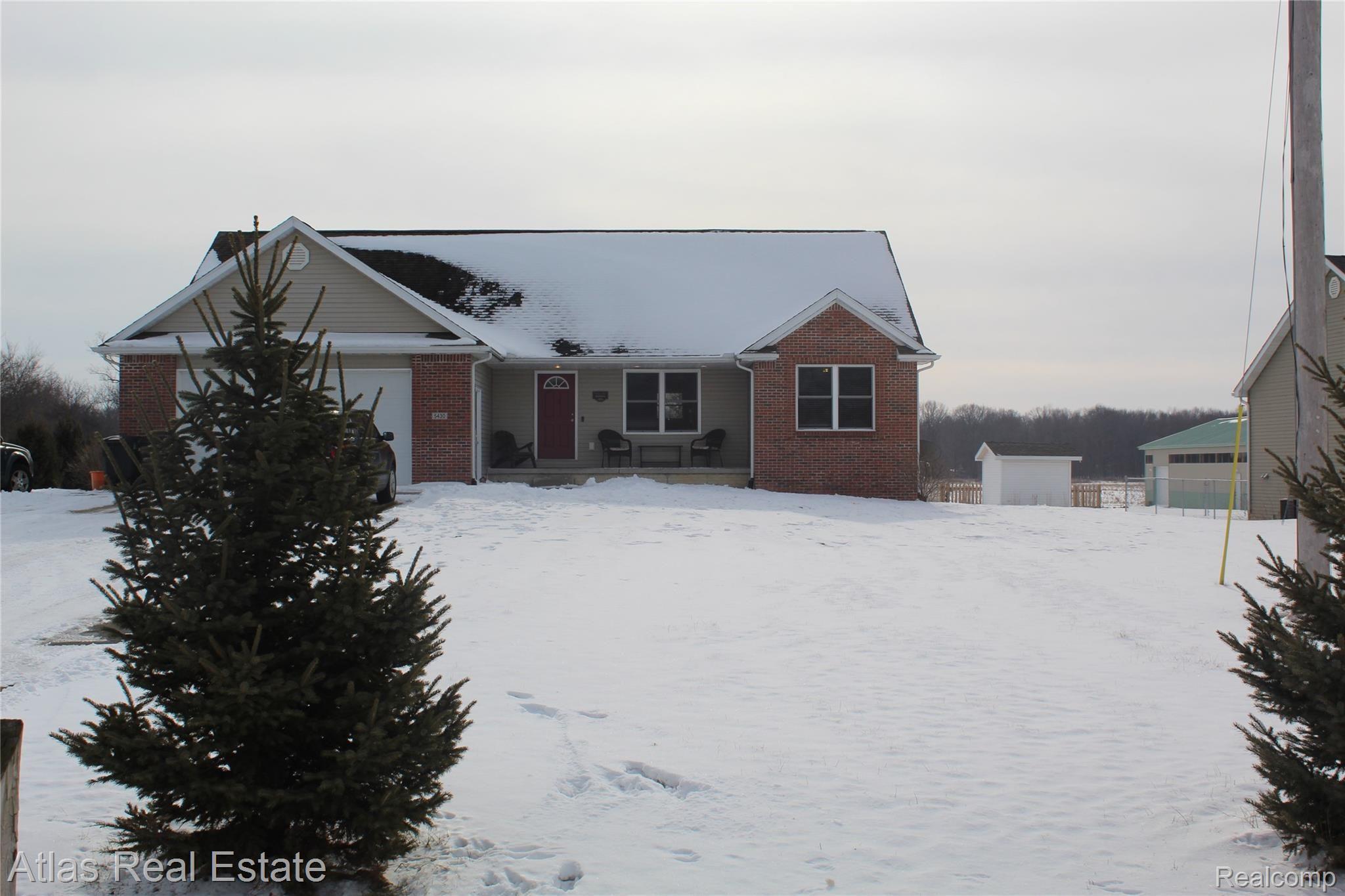 5430 East Carpenter Road Flint, MI 48506 - Photo 1 of 37 IMG_0250.JPG
