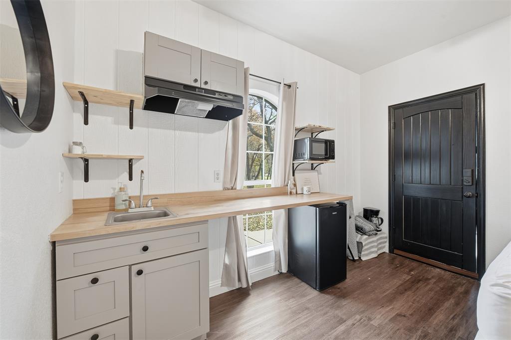 156 Howard Newby Lane Springtown, TX 76082 - Photo 3 of 12