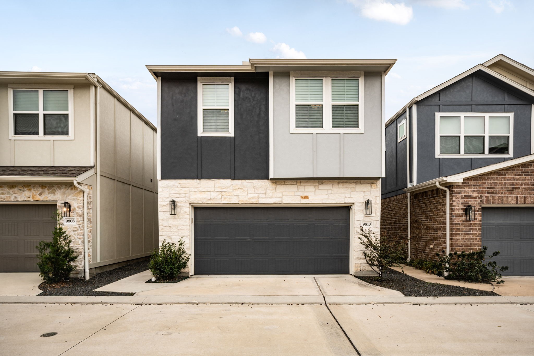 9810 Falling Fern Lane Houston, TX 77080 - Photo 2 of 30 Welcome to this beautifully maintained home in gated Spring Brook Village!