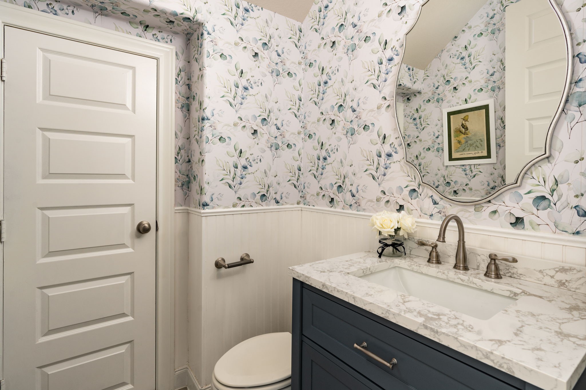 9810 Falling Fern Lane Houston, TX 77080 - Photo 7 of 30 Stunning updated downstairs half bath.