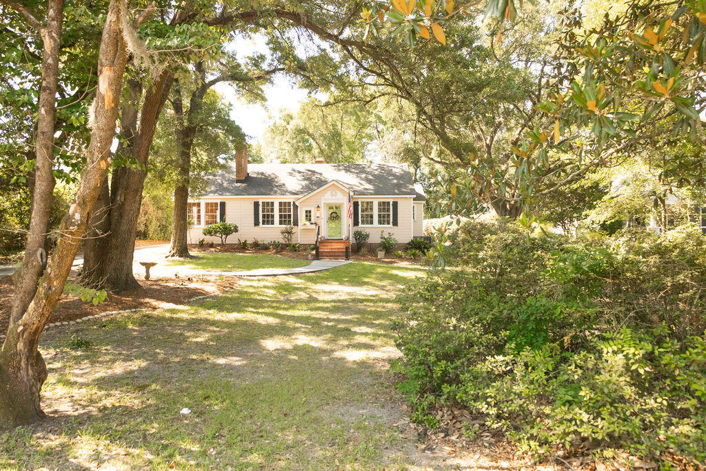 212 Valley Street Walterboro, SC 29488 - Photo 2 of 32 3T6A6461