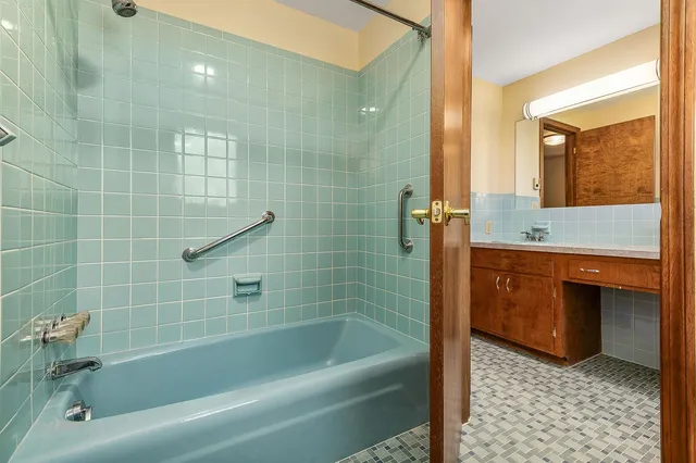 $895,000 | 25 Emerson Road, Durham, NH 03824