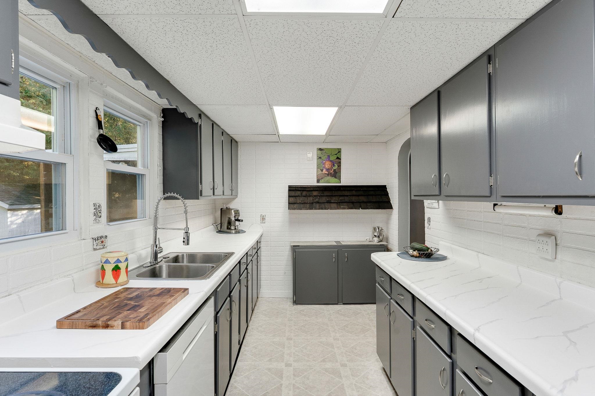 149 Woodbury Road Burlington, VT 05408 - Photo 7 of 48