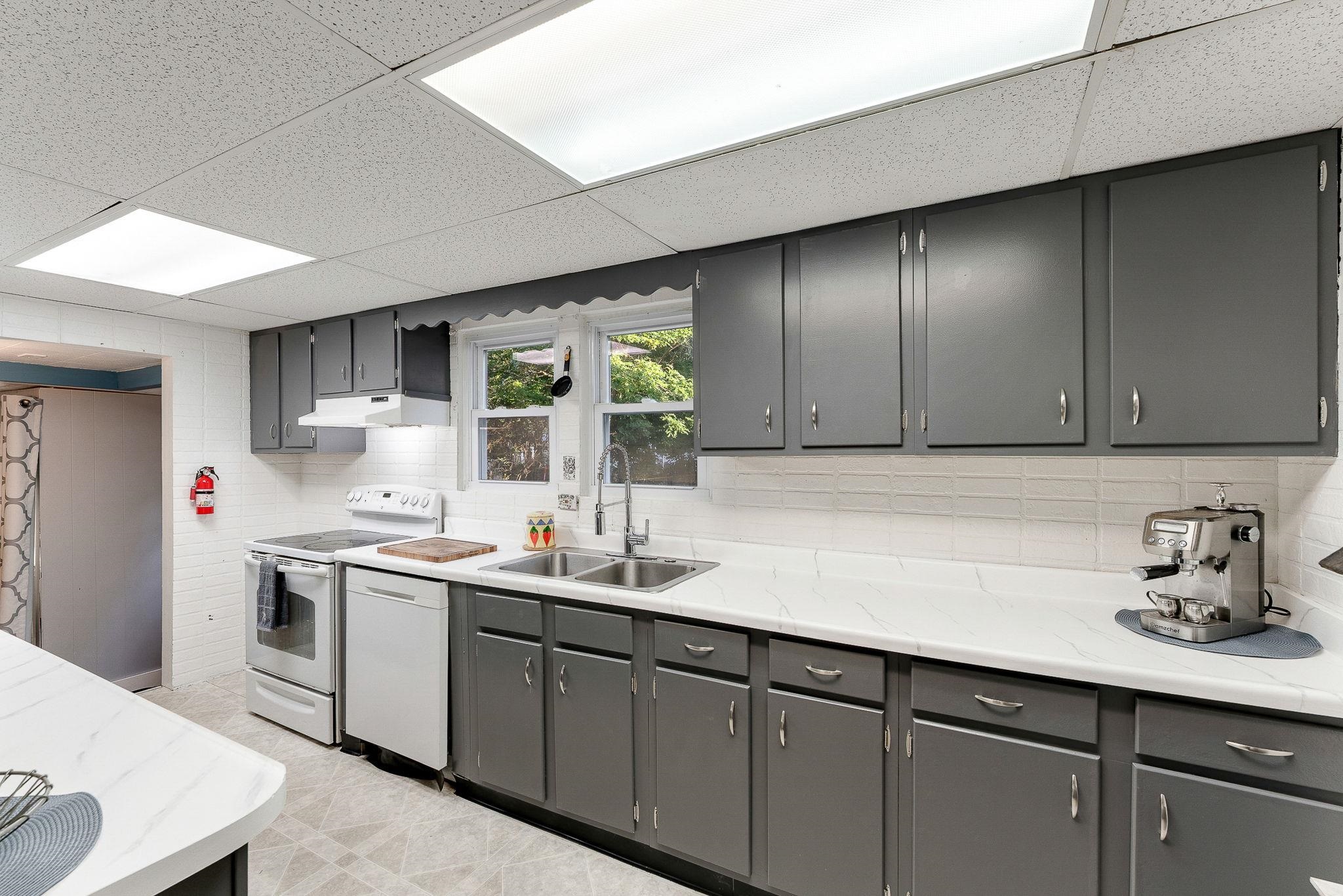 149 Woodbury Road Burlington, VT 05408 - Photo 8 of 48