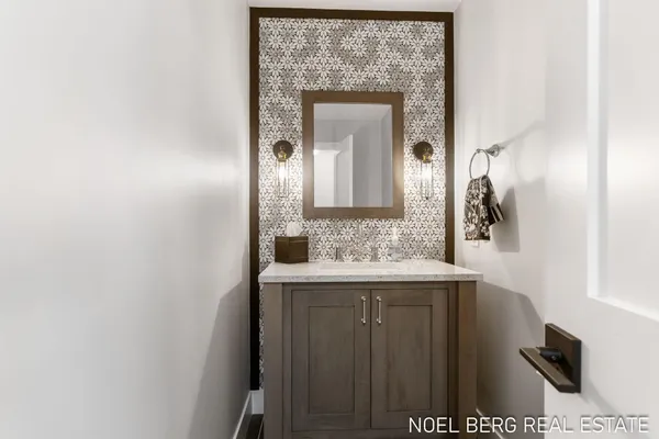 $799,900 | 11575 Leonard Road, Nunica, MI 49448