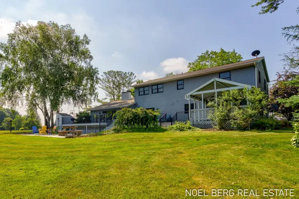 $799,900 | 11575 Leonard Road, Nunica, MI 49448