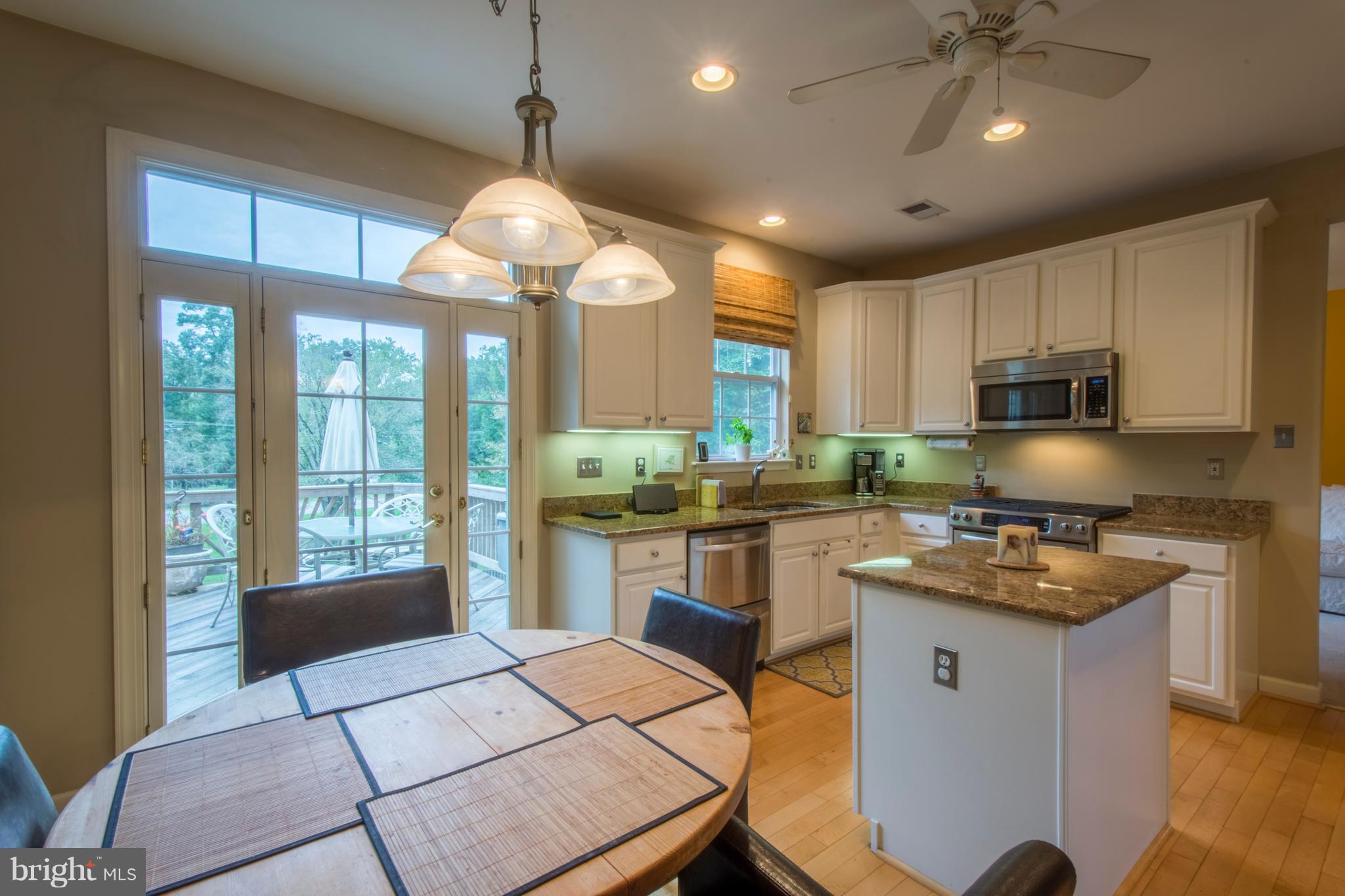 3202 Homewood Road Davidsonville, MD 21035 - Photo 9 of 62 Kitchen With Eat-In Area