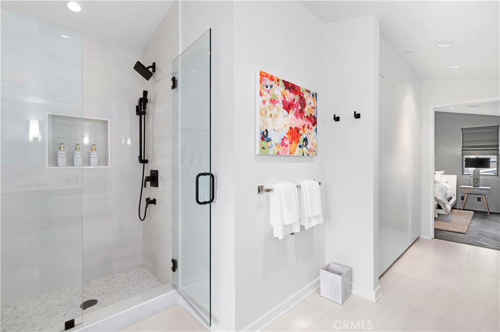 3731 5th Avenue Corona del Mar, CA 92625 - Photo 20 of 36 a bathroom with a shower