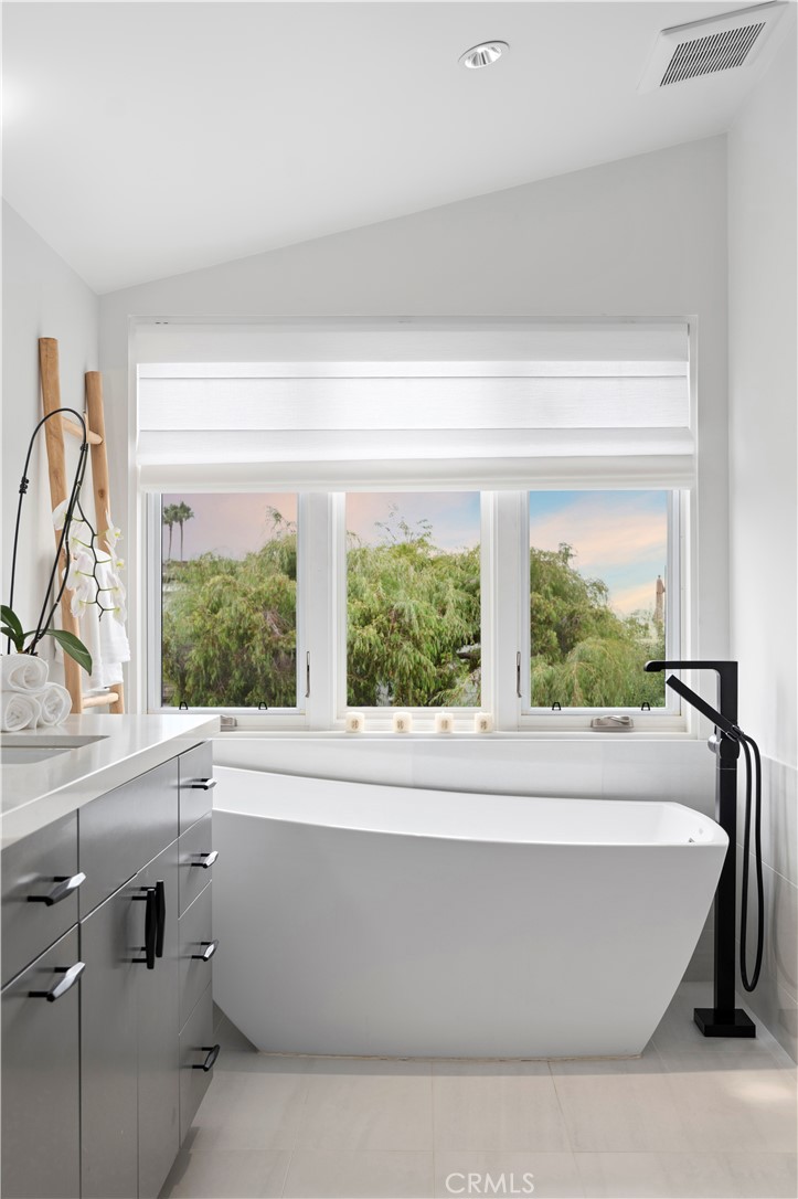 3731 5th Avenue Corona del Mar, CA 92625 - Photo 22 of 36 a bath tub sitting in a bathroom next to a window