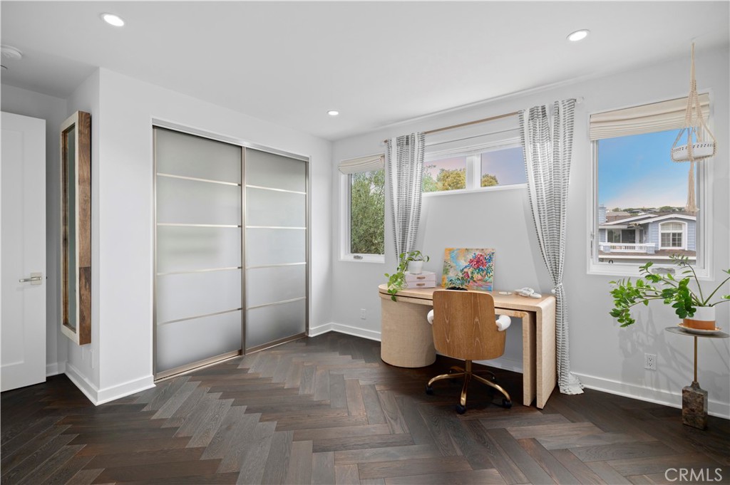 3731 5th Avenue Corona del Mar, CA 92625 - Photo 27 of 36 a room with furniture and a window