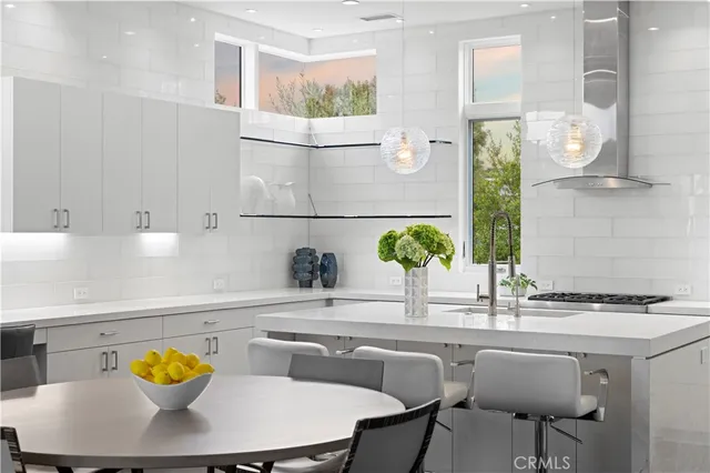 $4,195,000 | 3731 5th Avenue, Corona del Mar, CA 92625