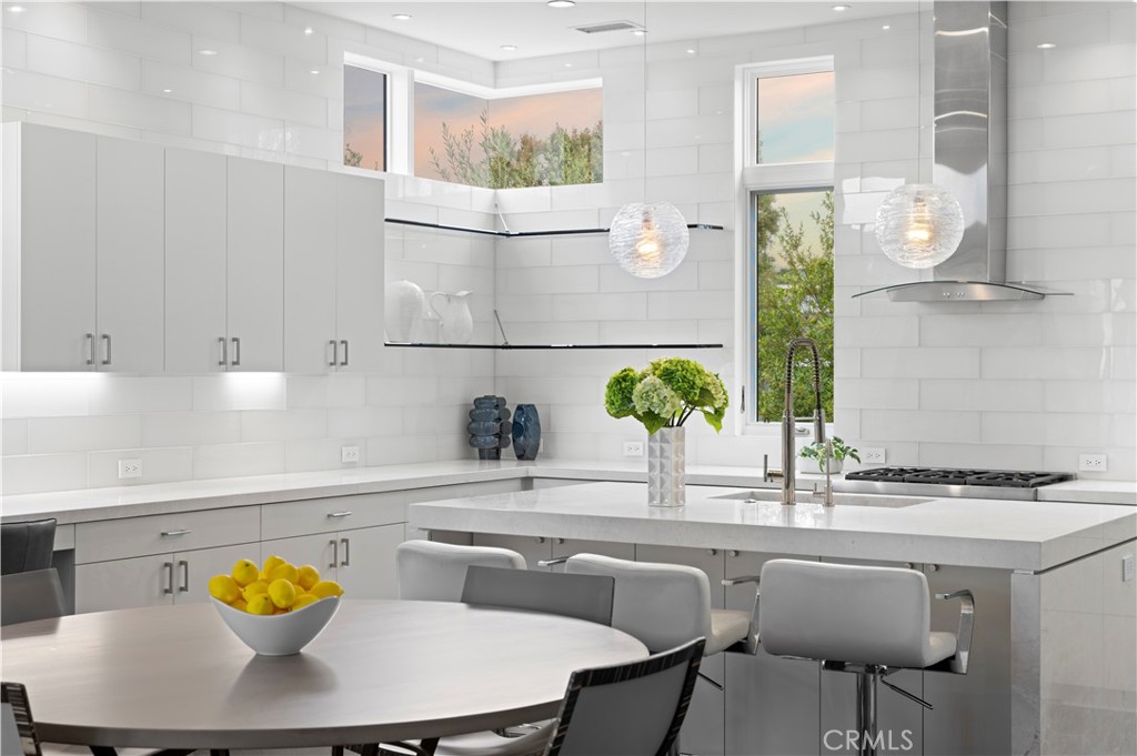 3731 5th Avenue Corona del Mar, CA 92625 - Photo 10 of 36 a kitchen with a table and a chair