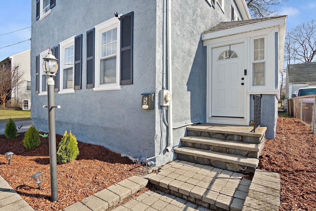 5 Flagg Street Woburn, MA 01801 - Photo 3 of 34