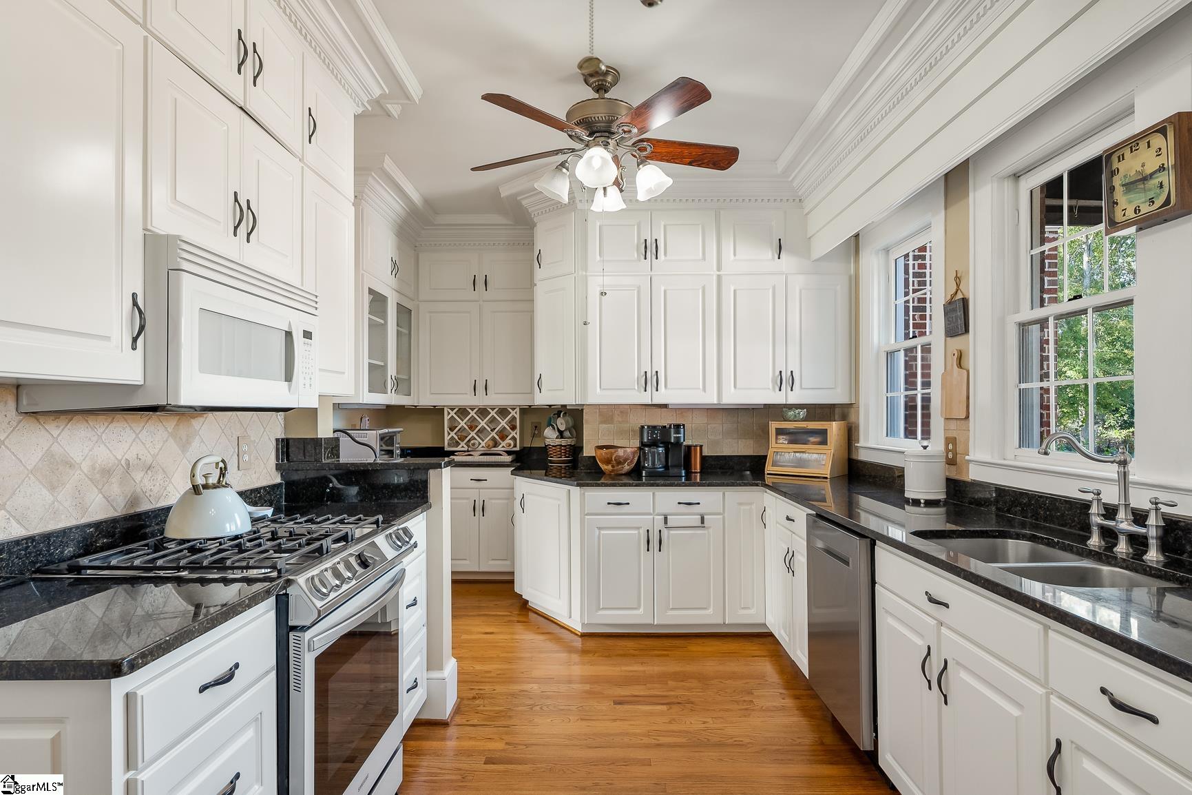 308 West Walnut Street Clinton, SC 29325 - Photo 11 of 49