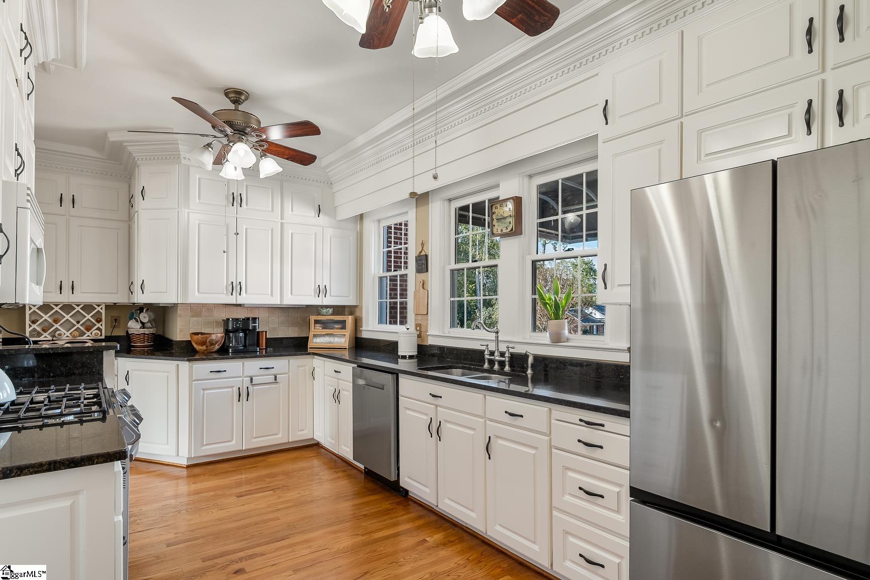 308 West Walnut Street Clinton, SC 29325 - Photo 10 of 49