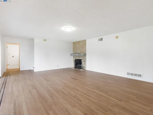 $1,950,000 | 187 St James Drive, Piedmont, CA 94611