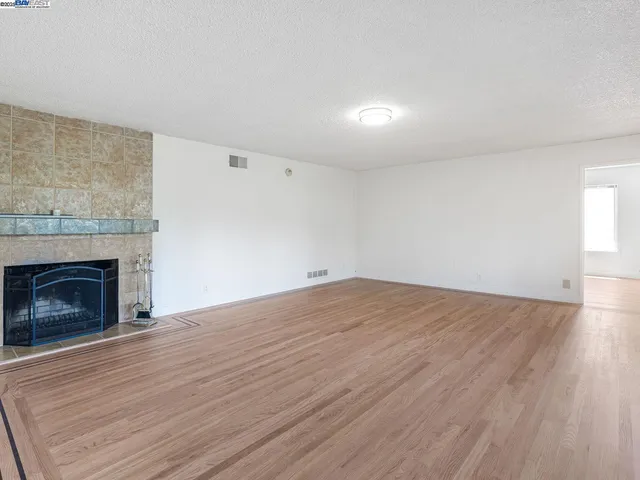 $1,950,000 | 187 St James Drive, Piedmont, CA 94611