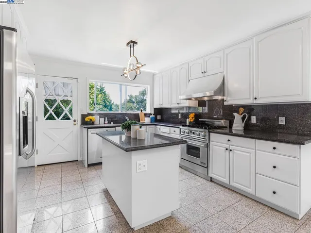 $1,950,000 | 187 St James Drive, Piedmont, CA 94611