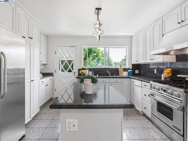 $1,950,000 | 187 St James Drive, Piedmont, CA 94611