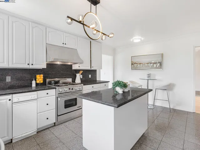 $1,950,000 | 187 St James Drive, Piedmont, CA 94611