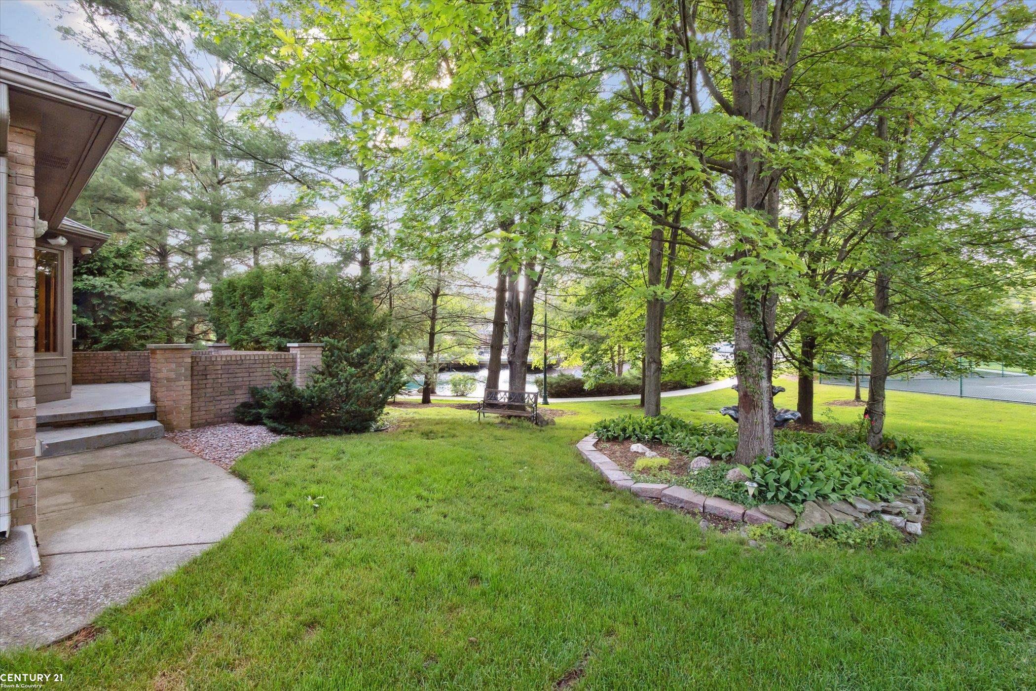 1033 Bloomview Circle Rochester, MI 48307 - Photo 33 of 44