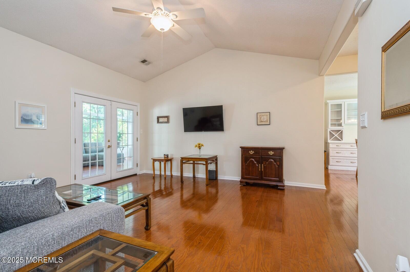 04_132RivaBlvd_10001_LivingRoom_Large