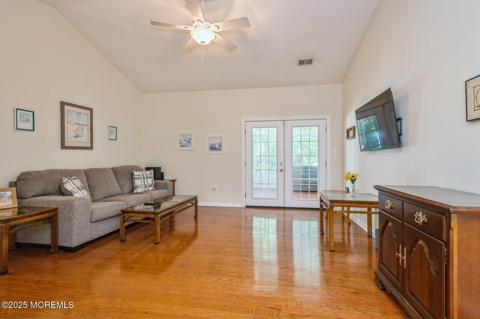 05_132RivaBlvd_10002_LivingRoom_Large