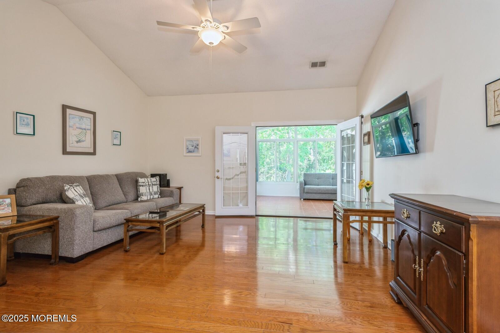 06_132RivaBlvd_10003_LivingRoom_Large