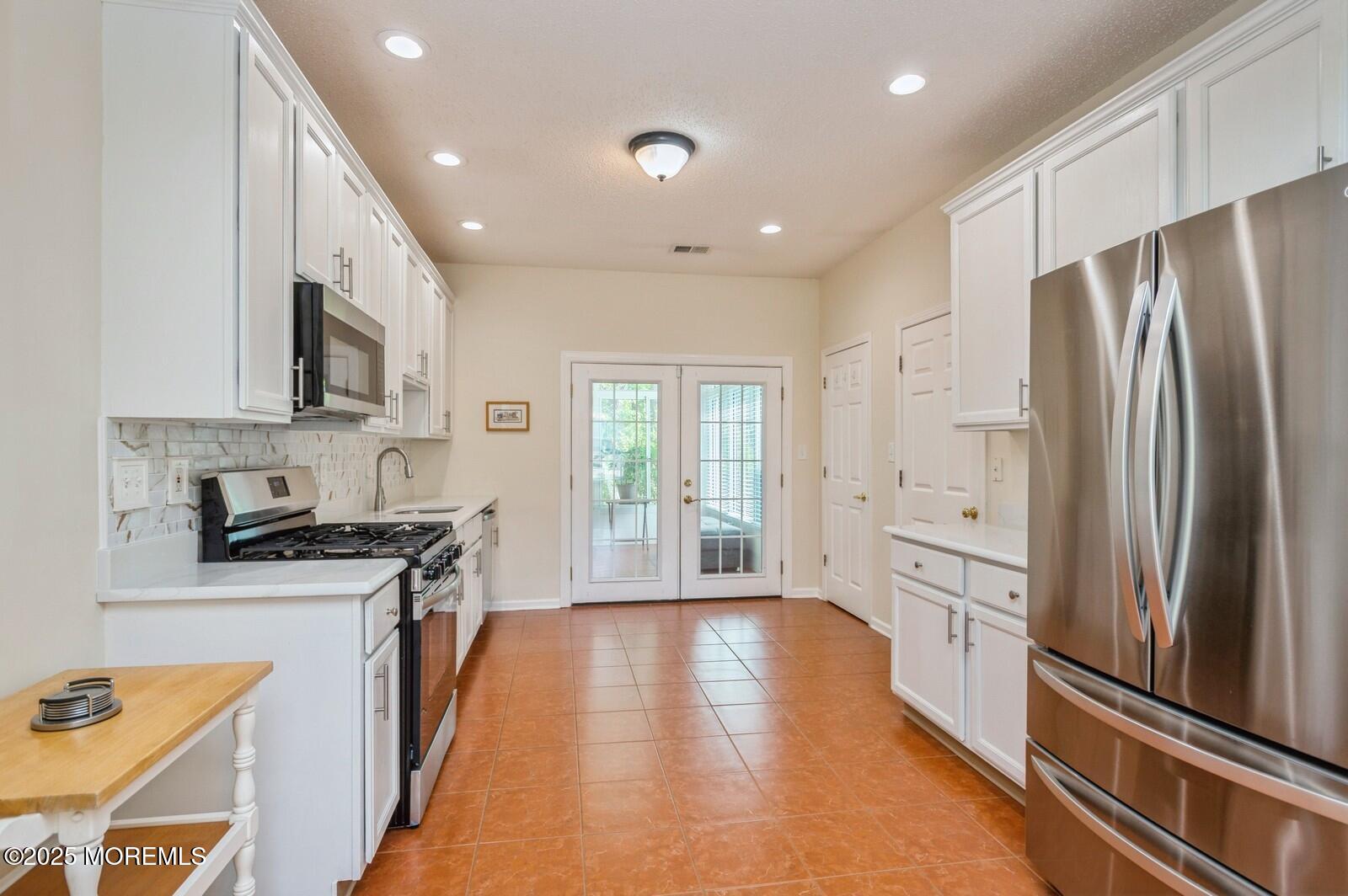 07_132RivaBlvd_5_Kitchen_Large