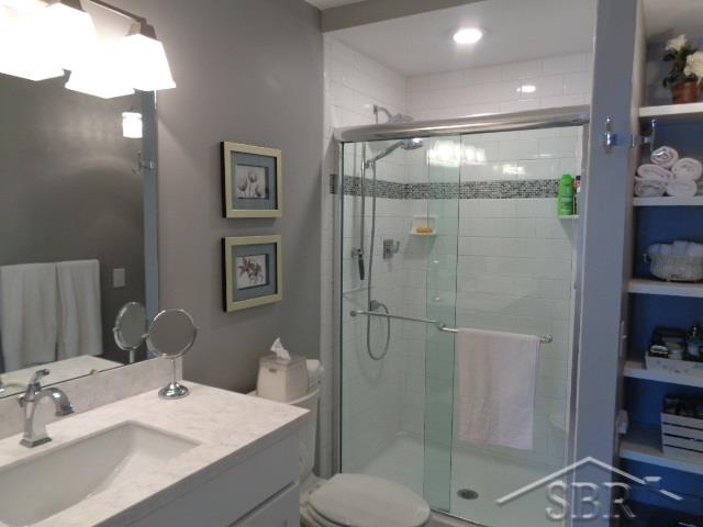 401 Stoneham Road Saginaw, MI 48638 - Photo 14 of 24 Master Bathroom
