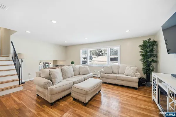 $825,000 | 14 King Road, Park Ridge, NJ 07656
