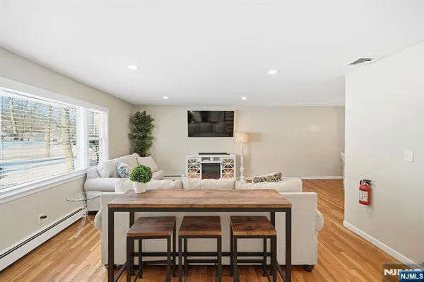 $825,000 | 14 King Road, Park Ridge, NJ 07656