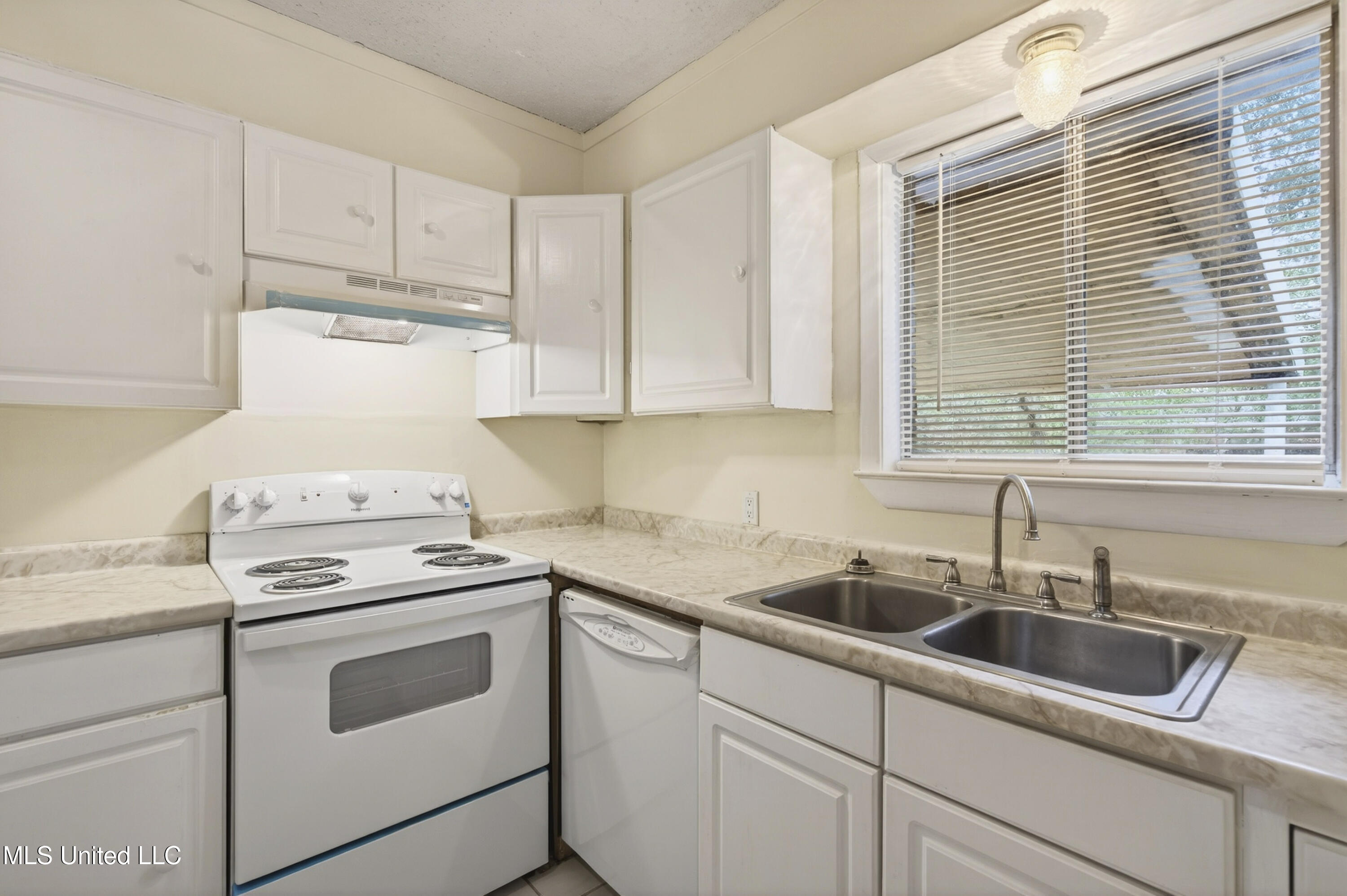 3 Nottingham Circle Gulfport, MS 39503 - Photo 12 of 31 3NottinghamCir-14