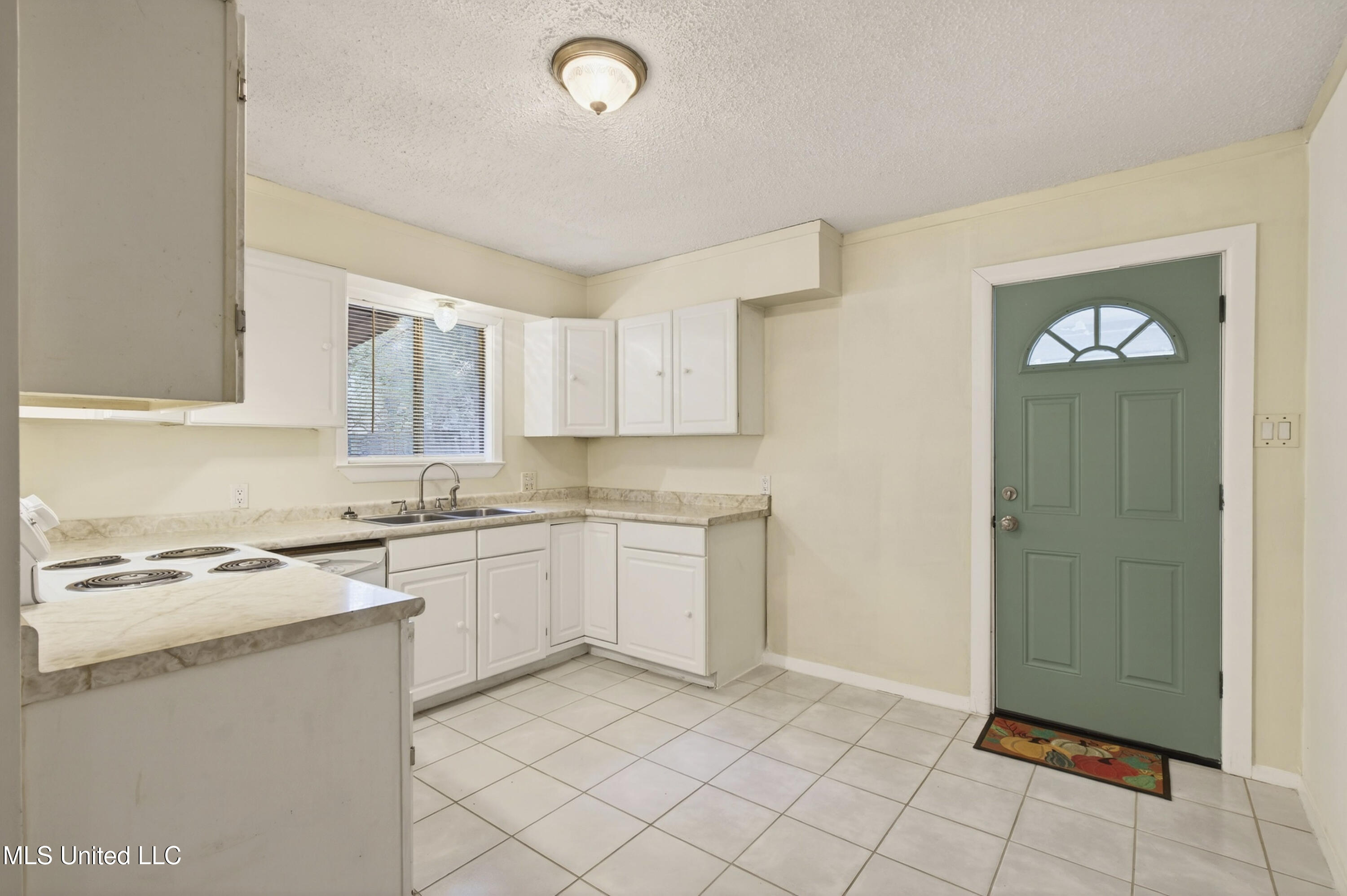 3 Nottingham Circle Gulfport, MS 39503 - Photo 9 of 31 3NottinghamCir-11