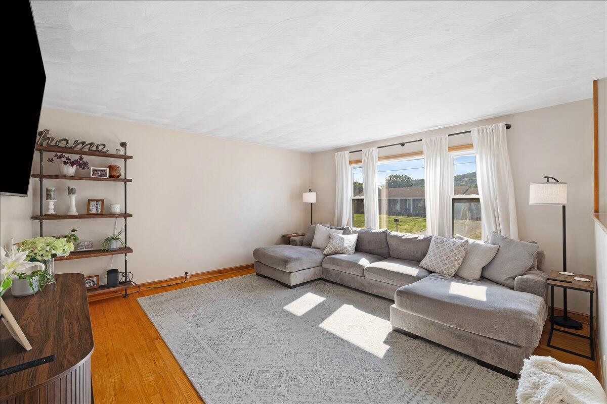 7248 Old Mountain Road Roanoke, VA 24019 - Photo 2 of 41 02-Interior-9