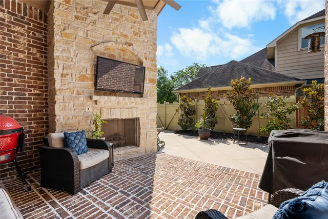 $455,000 | 8186 Laughing Falcon Trail, Conroe, TX 77385