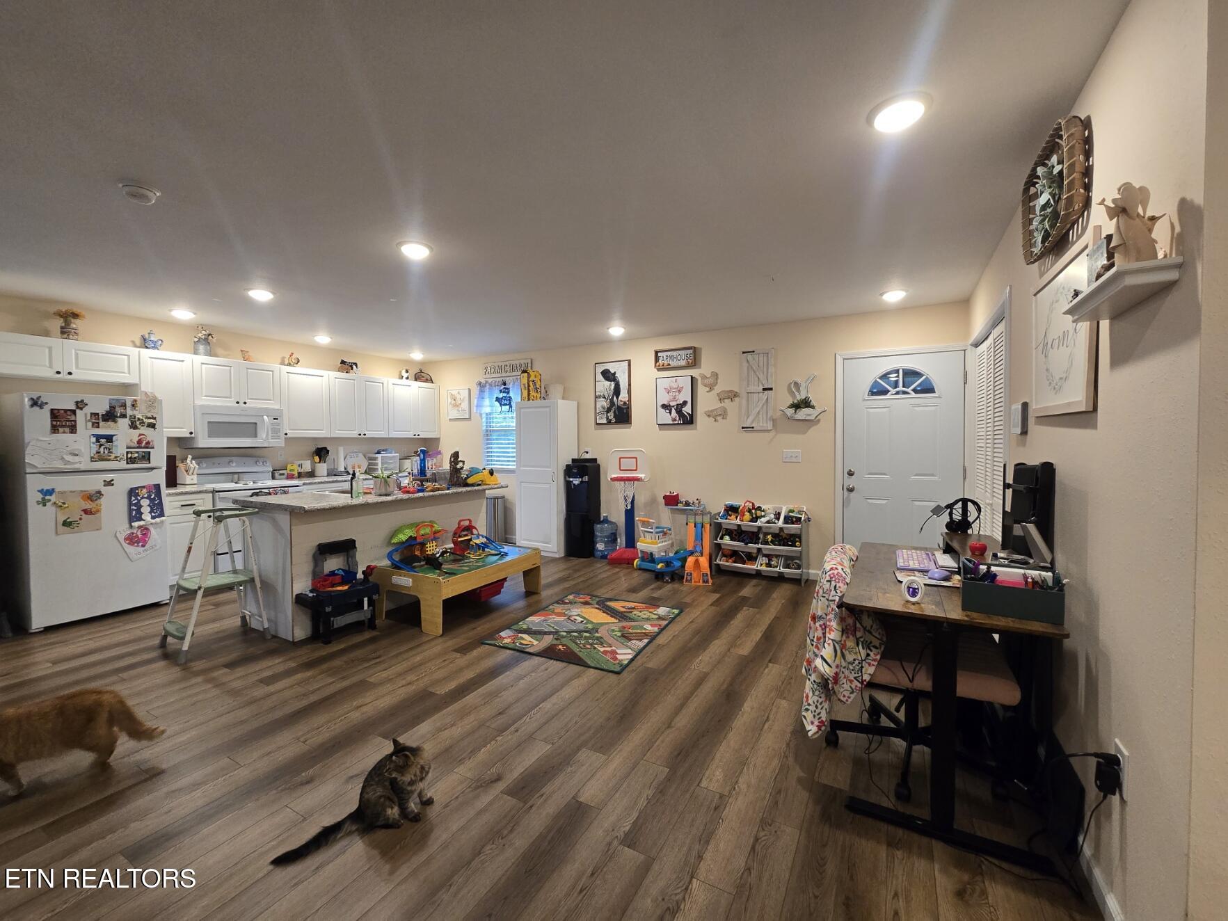 102 Beaver Pvt Lane Oneida, TN 37841 - Photo 9 of 38 20251007_132402