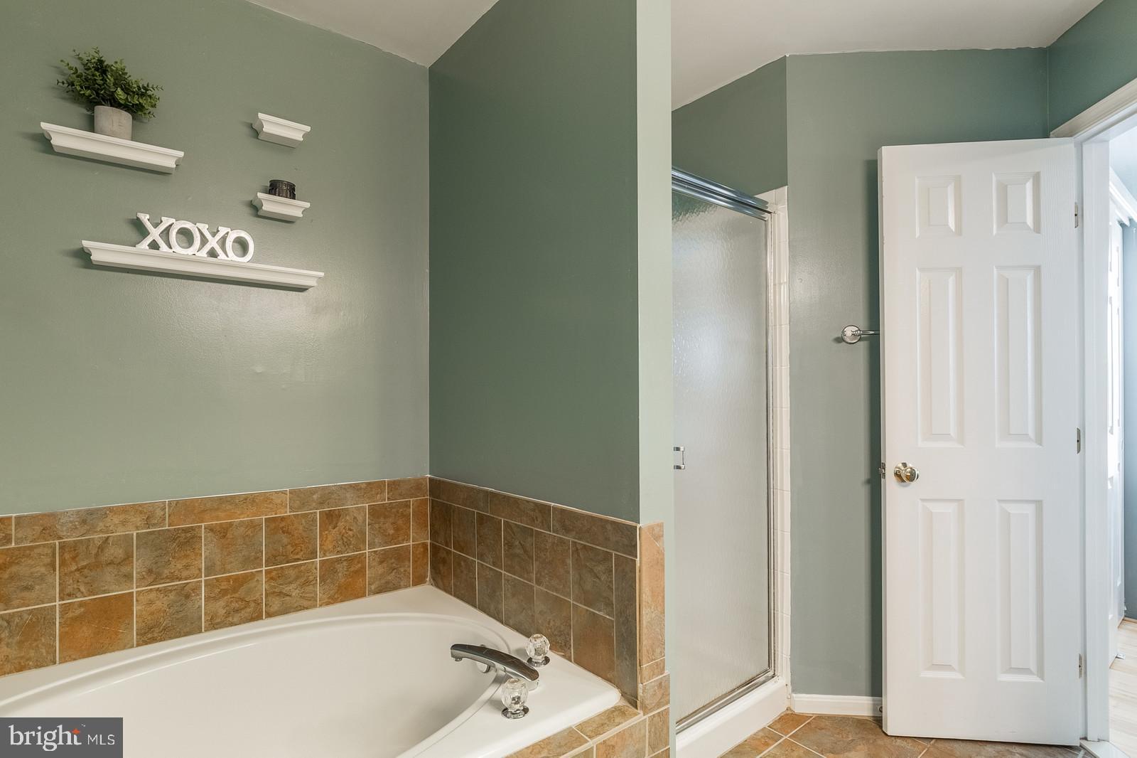 14299 Newbern Loop Gainesville, VA 20155 - Photo 24 of 42 Master Bath-tile floor