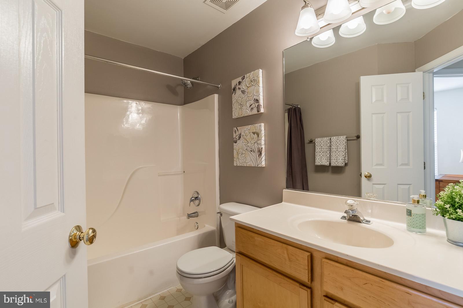 14299 Newbern Loop Gainesville, VA 20155 - Photo 25 of 42 Hall Bath