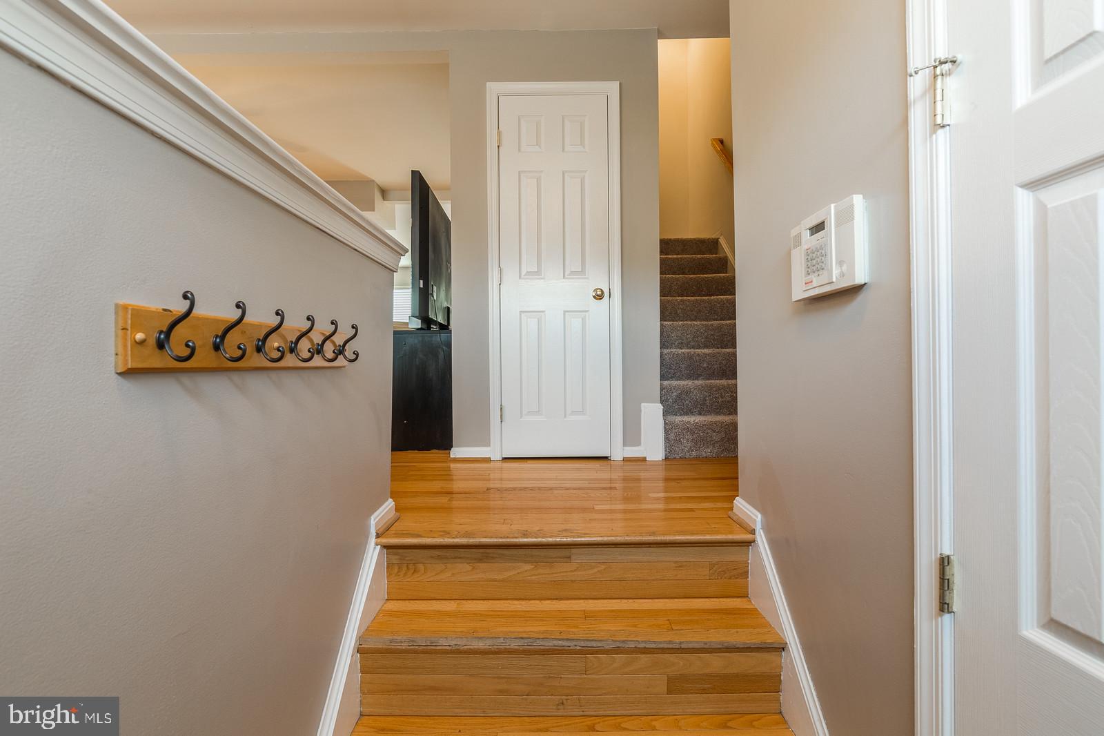 14299 Newbern Loop Gainesville, VA 20155 - Photo 32 of 42 Foyer with powder room