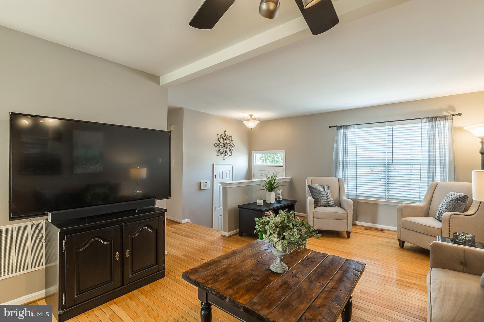 14299 Newbern Loop Gainesville, VA 20155 - Photo 7 of 42 Living Room