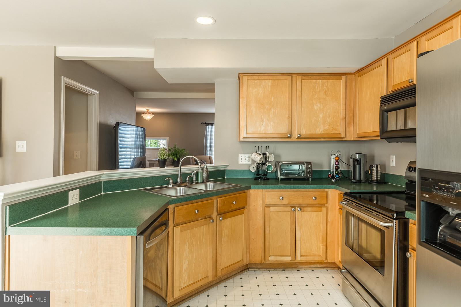 14299 Newbern Loop Gainesville, VA 20155 - Photo 8 of 42 Kitchen