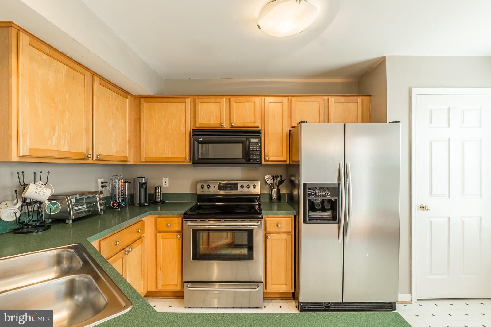 14299 Newbern Loop Gainesville, VA 20155 - Photo 10 of 42 Kitchen-newer ss appliances