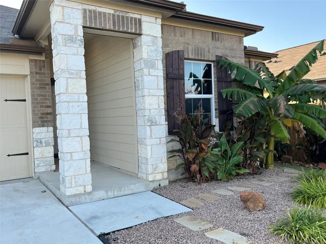 $1,600 | 104 Granville Court, Jarrell, TX 76537