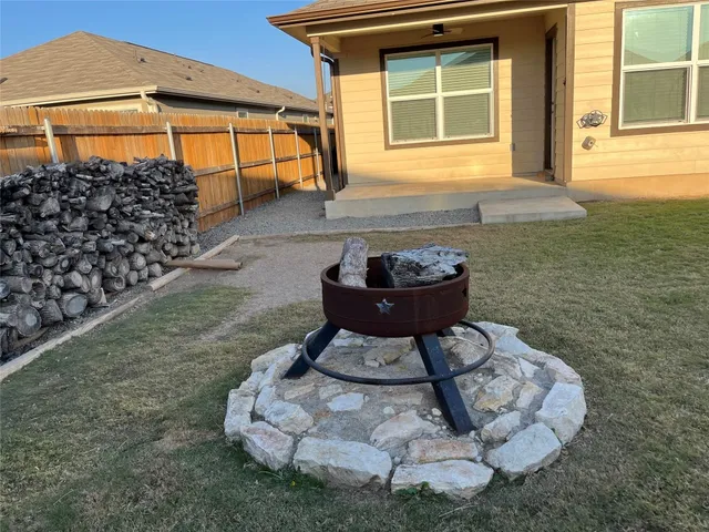 $1,600 | 104 Granville Court, Jarrell, TX 76537