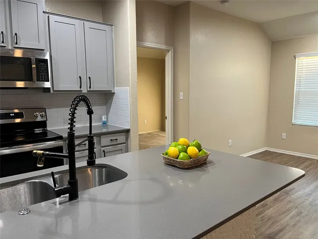 $1,600 | 104 Granville Court, Jarrell, TX 76537