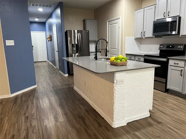 $1,600 | 104 Granville Court, Jarrell, TX 76537